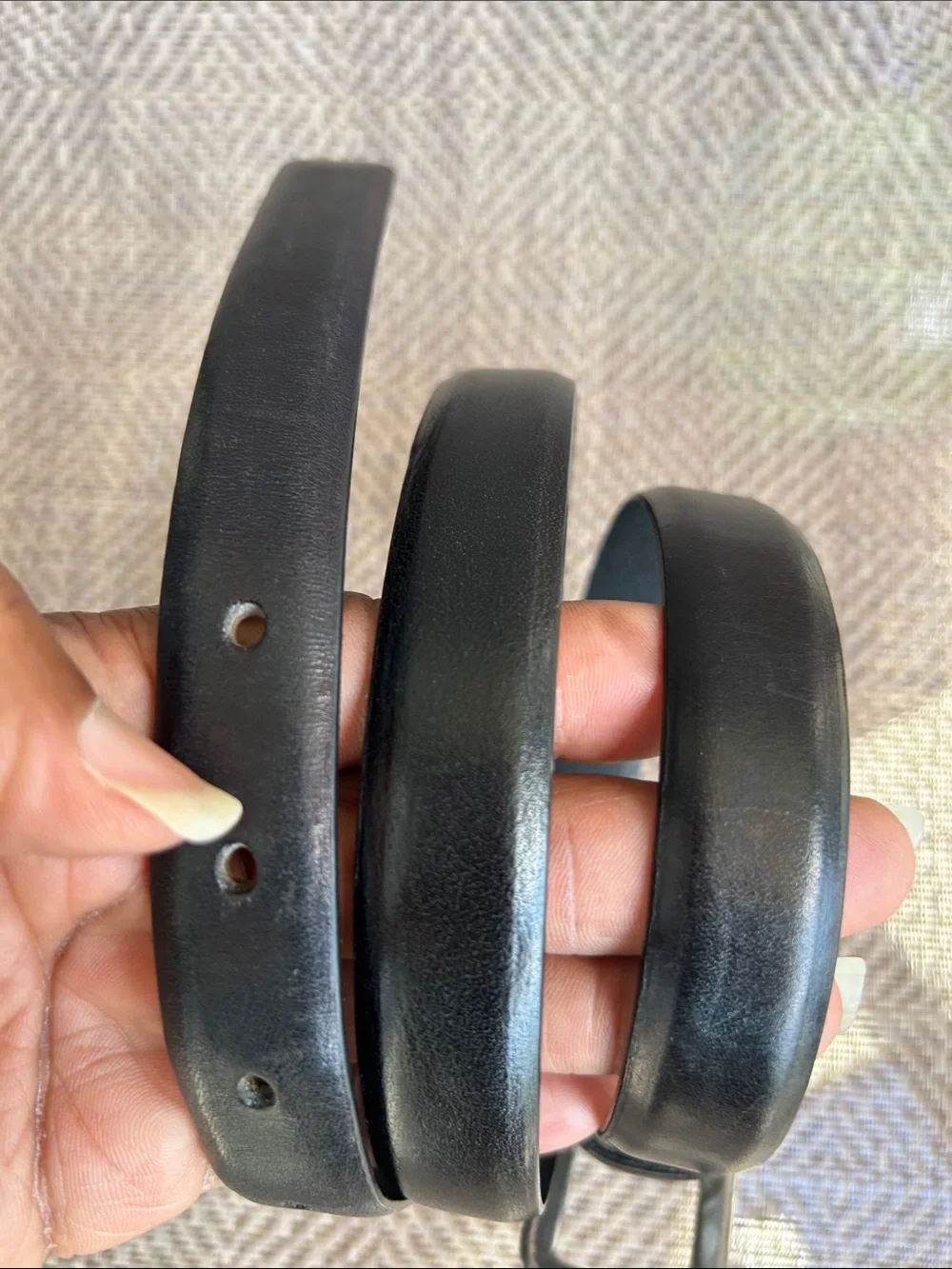 Eddie Bauer Black Leather Belt with Silver Buckle. Size M. Made in Italy.